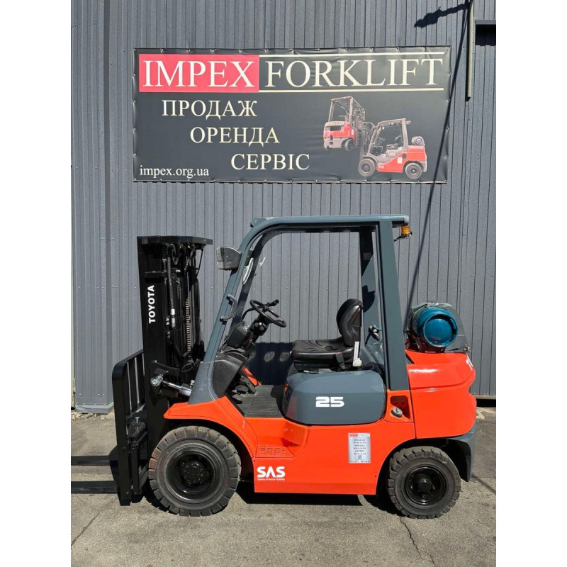 Отгрузили Toyota 42-7FGF25: газ-бензиновый погрузчик 2007 года