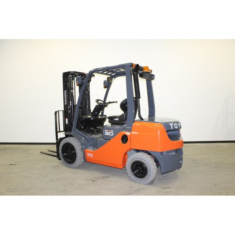 Дизельный погрузчик  TOYOTA 02-8FDF30