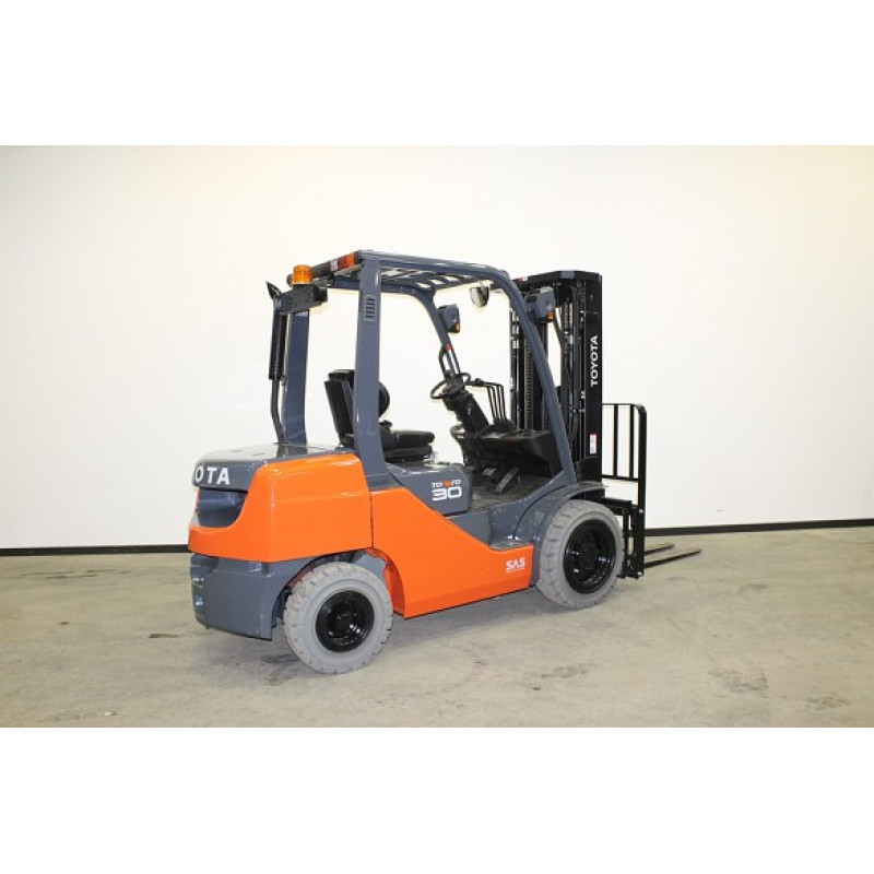 Дизельный погрузчик  TOYOTA 02-8FDF30