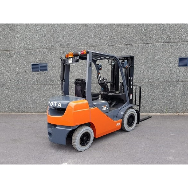 Дизельний навантажувач TOYOTA 02-8 FD25.