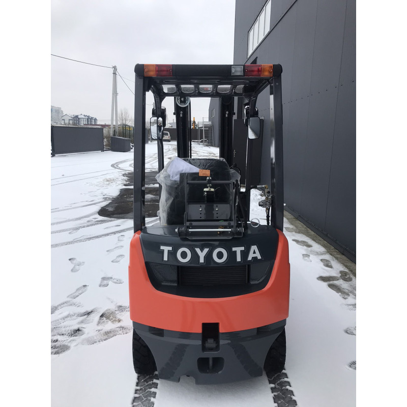 Газовый погрузчик TOYOTA 32-8FGF15