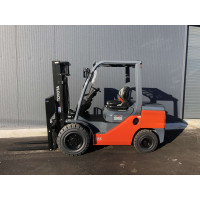 Дизельный погрузчик  TOYOTA 02-8 FD35.