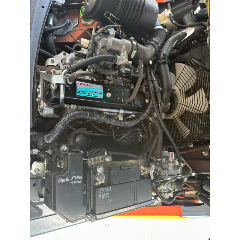 Газовий навантажувач TOYOTA 02-8FGF15.