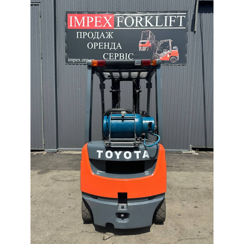 Газовый погрузчик TOYOTA 02-8 FGF15.