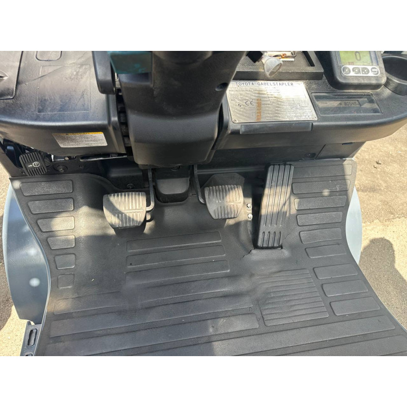 Газовый погрузчик TOYOTA 02-8 FGF15.