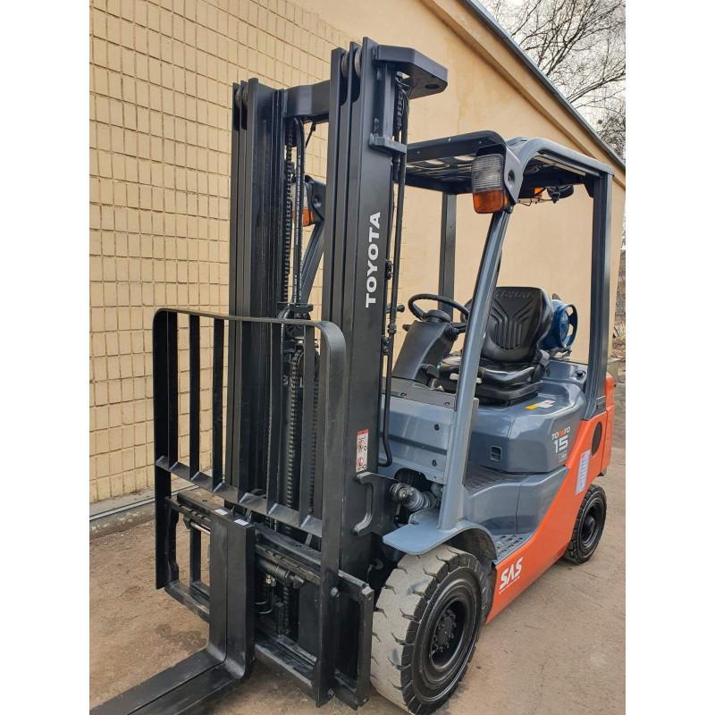 Газовый погрузчик TOYOTA 02-8FGF15