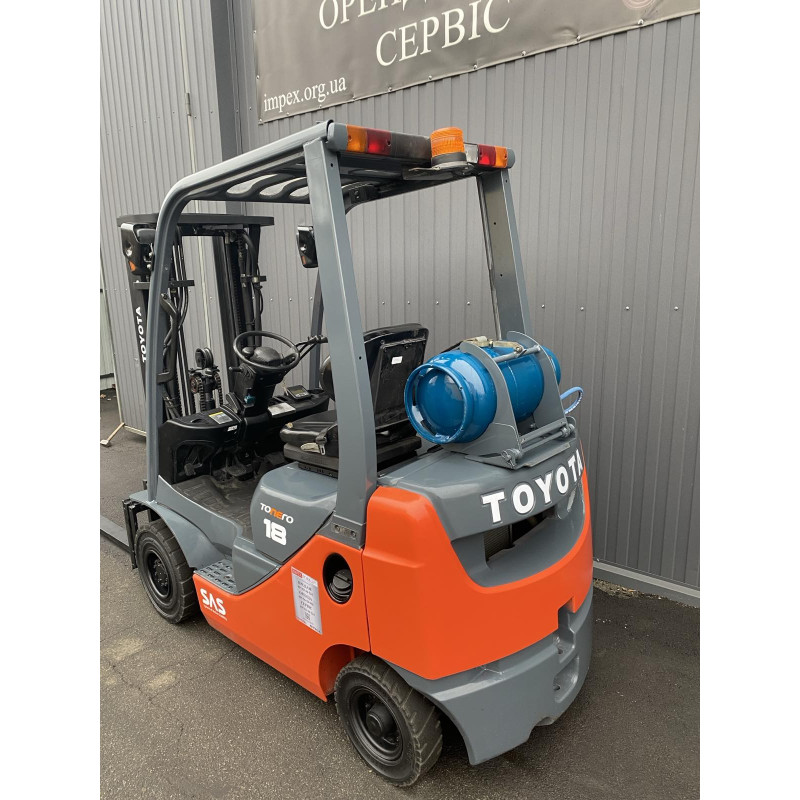 Газовый погрузчик TOYOTA 02-8 FGF18