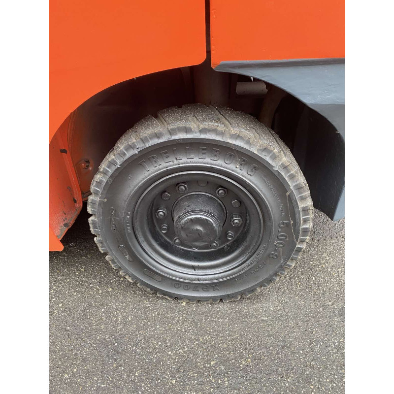 Газовый погрузчик TOYOTA 02-8 FGF18