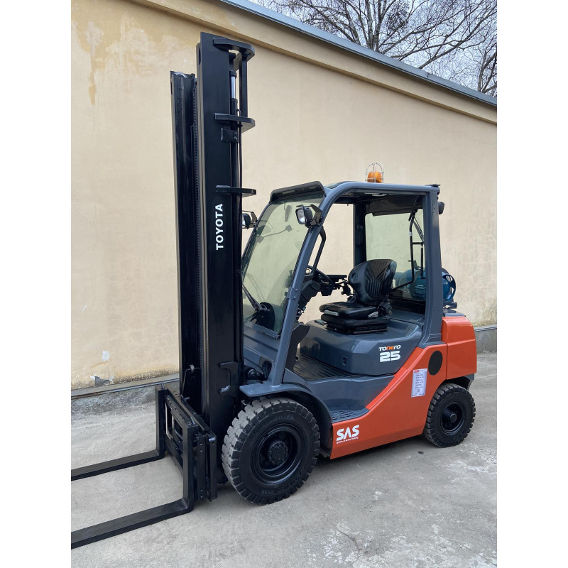 Газовый погрузчик TOYOTA 02-8FGF25