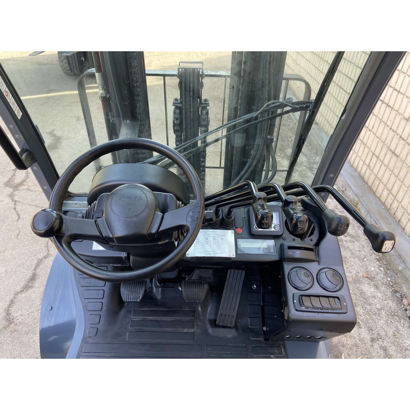 Газовий навантажувач TOYOTA 02-8FGF30