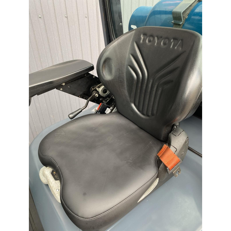 Газовый погрузчик TOYOTA 02-8FGKF20