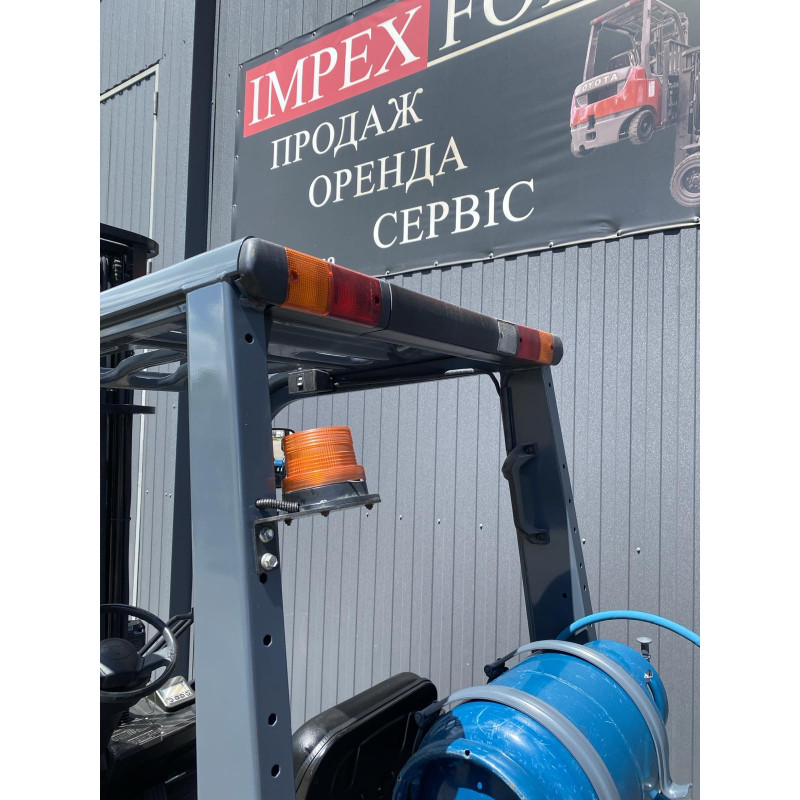 Погрузчик газ-бензиновый TOYOTA 32-8FG18