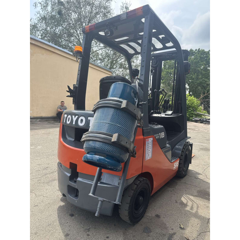 Навантажувач газ-бензиновий TOYOTA 32-8FG18
