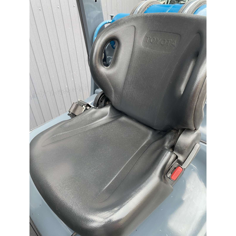 Погрузчик газ-бензиновый TOYOTA 32-8FG18