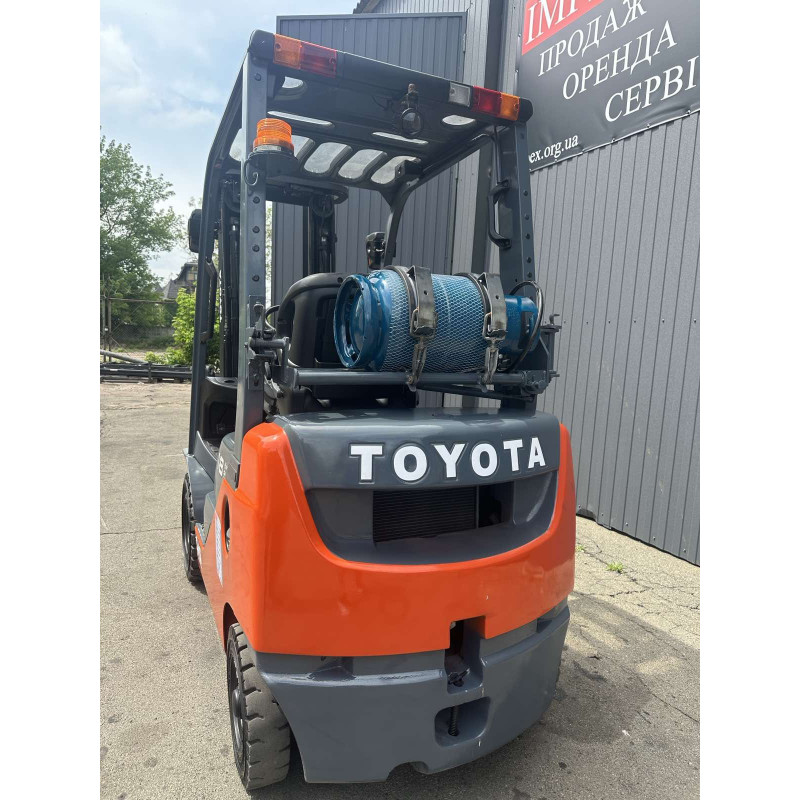 Навантажувач газ-бензиновий TOYOTA 32-8FG18