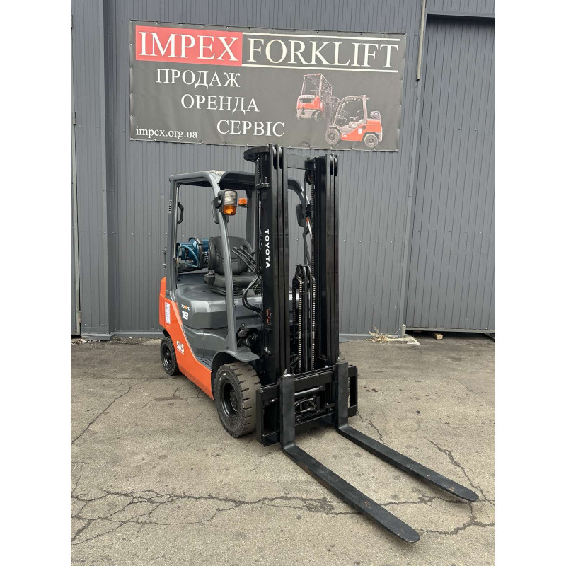 Навантажувач газ-бензиновий TOYOTA 32-8FG18