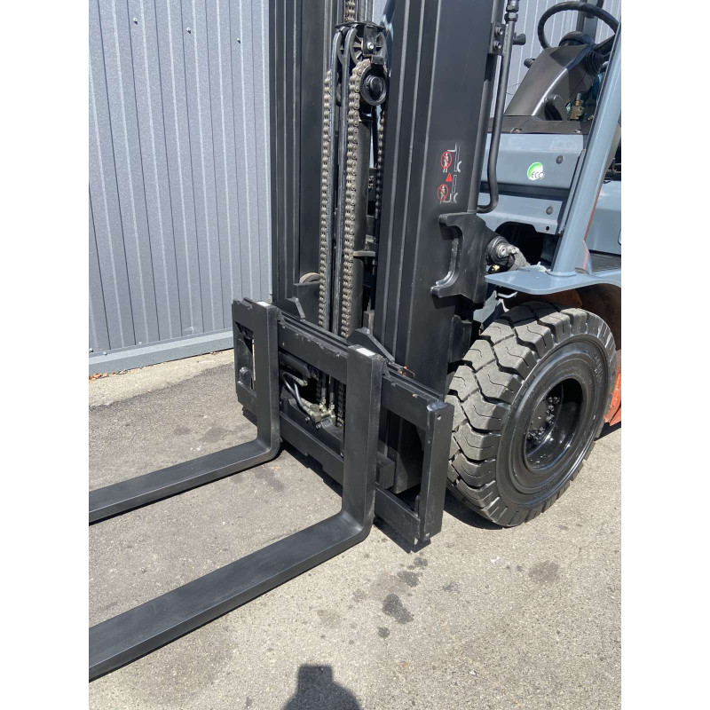 Погрузчик газ-бензиновый TOYOTA 32-8FG25