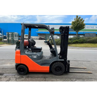 Газовый погрузчик TOYOTA 02-8 FGF18.