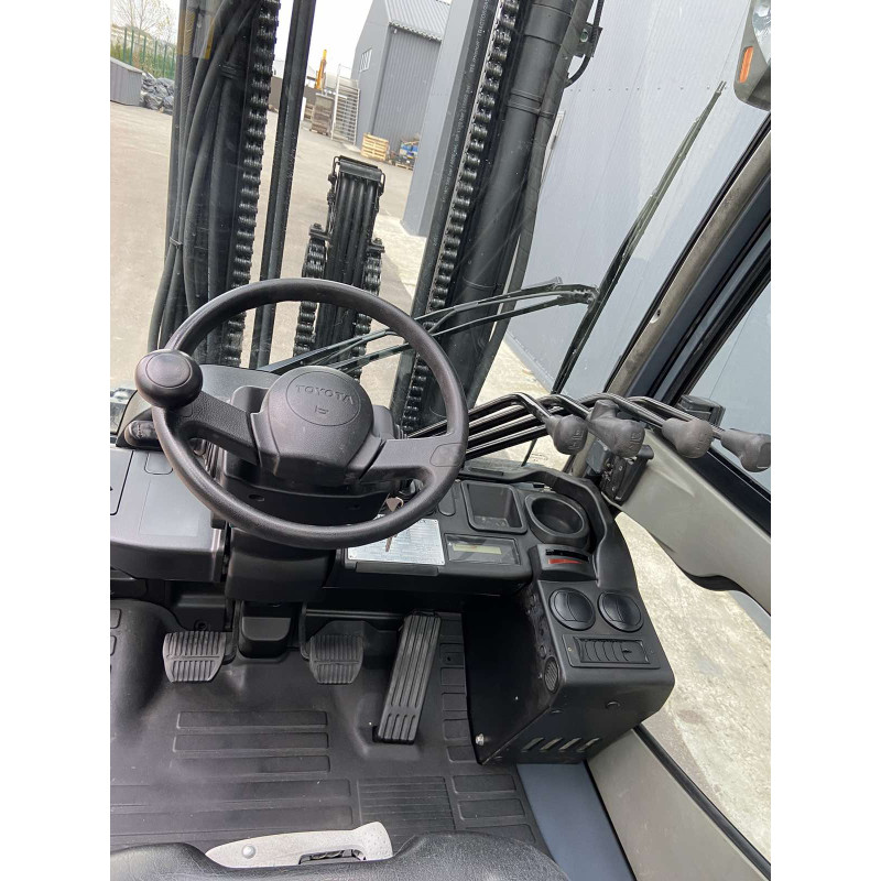 Газовий навантажувач TOYOTA 02-8FGJF35