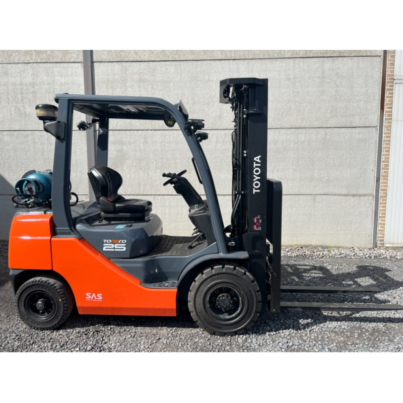 Вилочный газовый погрузчик TOYOTA 02-8FGF25