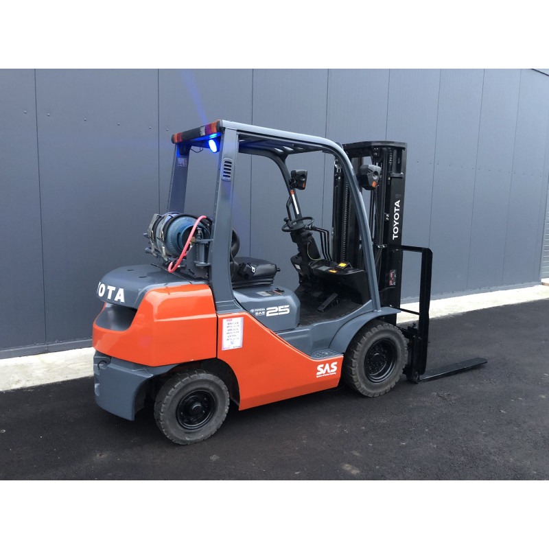 Навантажувач газ-бензиновий TOYOTA 32-8FG25