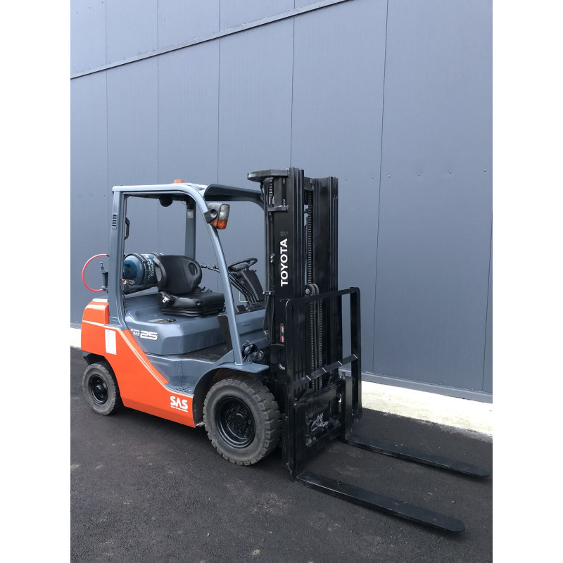 Навантажувач газ-бензиновий TOYOTA 32-8FG25