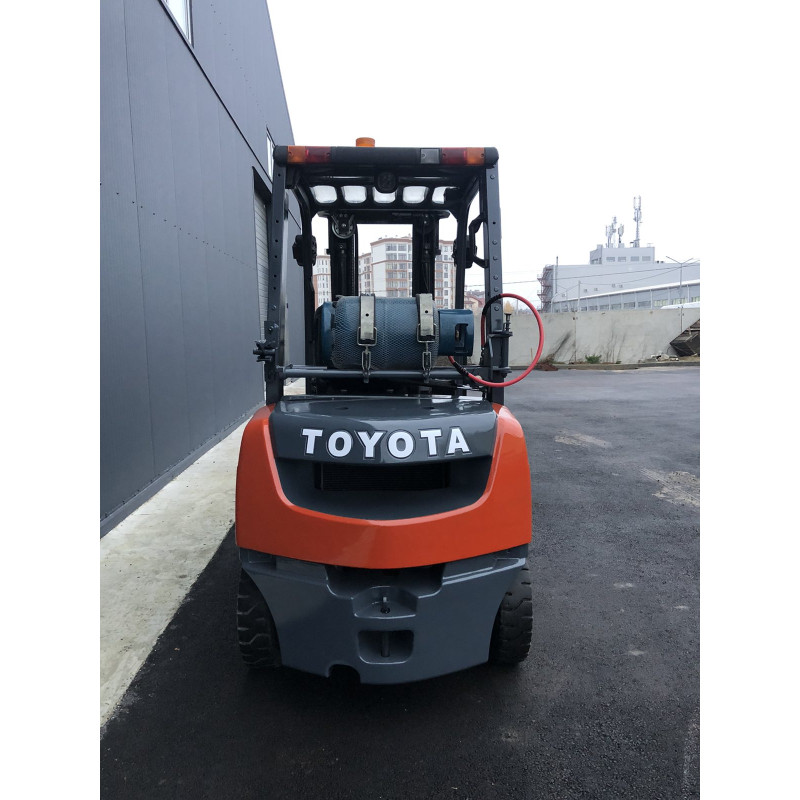 Навантажувач газ-бензиновий TOYOTA 32-8FG25