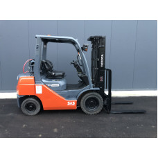 Навантажувач газ-бензиновий TOYOTA 32-8FG25