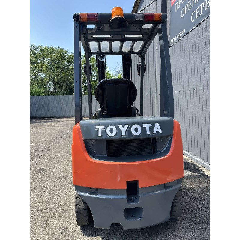 Дизельний навантажувач TOYOTA 02-8FDF15