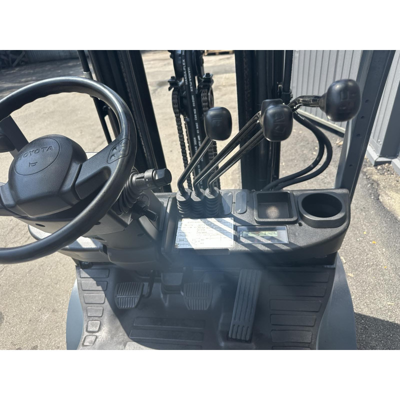 Дизельний навантажувач TOYOTA 02-8FDF15