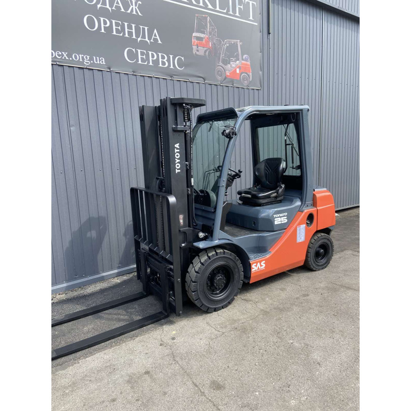 Дизельний навантажувач TOYOTA 02-8FDF25