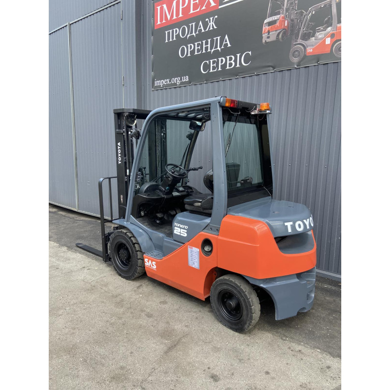 Дизельний навантажувач TOYOTA 02-8FDF25