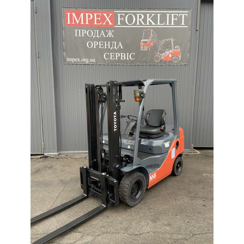 Дизельный погрузчик TOYOTA 62-8FD18