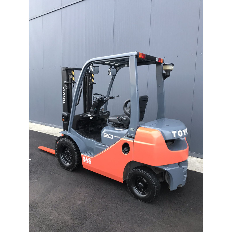 Дизельный погрузчик TOYOTA 02-8FD20