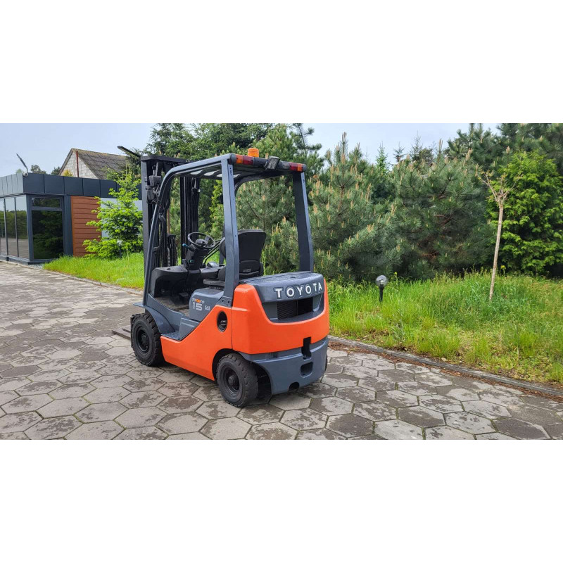 Дизельный погрузчик TOYOTA 02-8FDF15