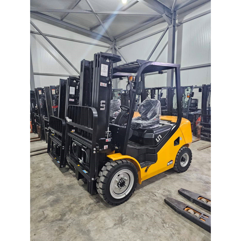 Дизельний навантажувач UN FD30T