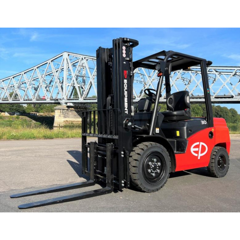 Новый дизельный погрузчик EP CPCD30T8