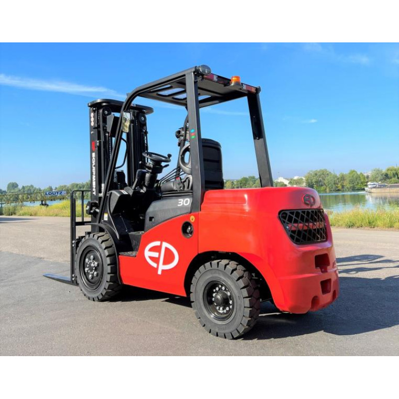 Новый дизельный погрузчик EP CPCD30T8