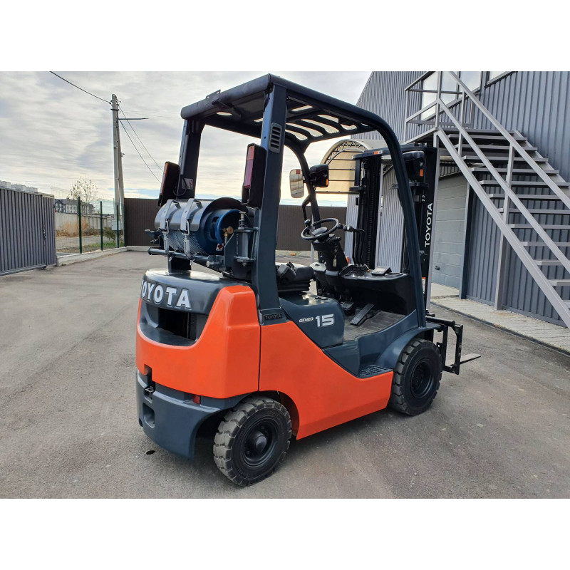 Газо-бензиновый погрузчик TOYOTA 02-8 FG15.