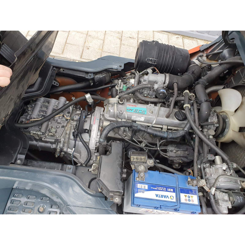 Газо-бензиновый погрузчик TOYOTA 02-8 FG15.