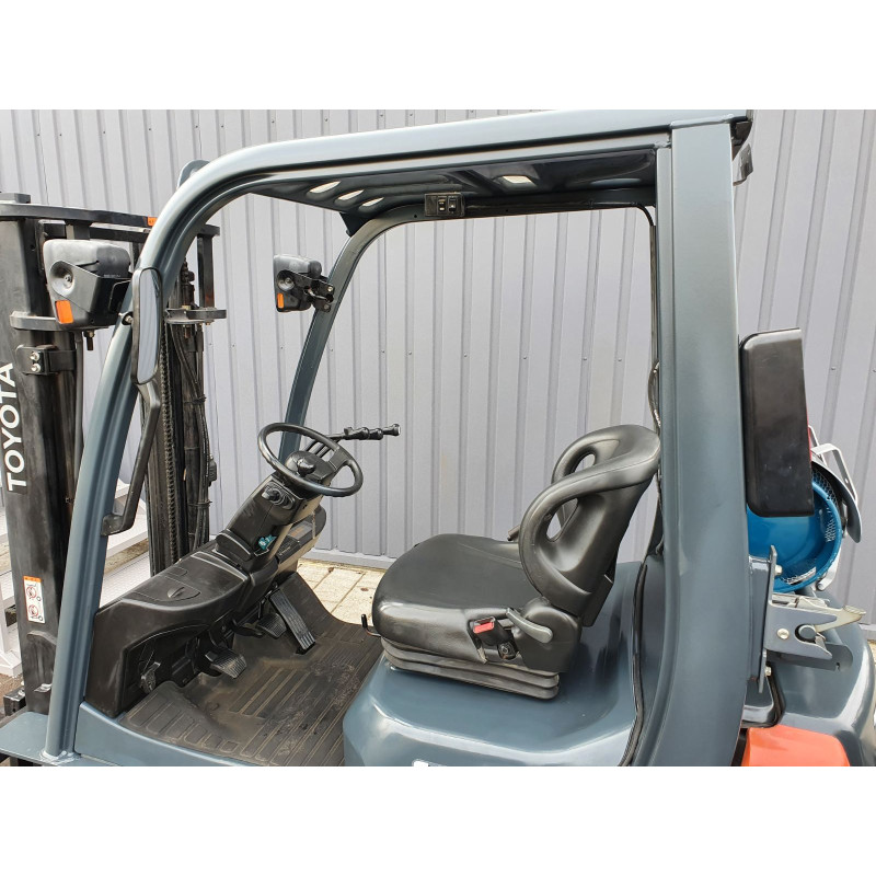 Газо-бензиновый погрузчик TOYOTA 02-8 FG15.