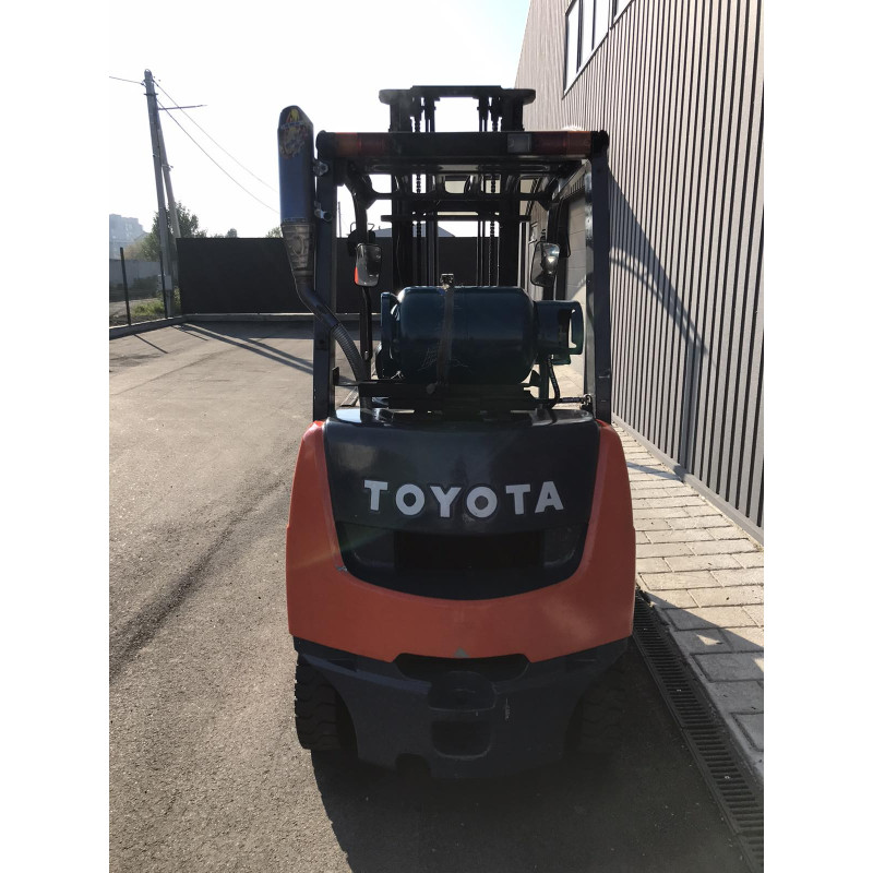 Газовый погрузчик TOYOTA 02-8FGKF20.