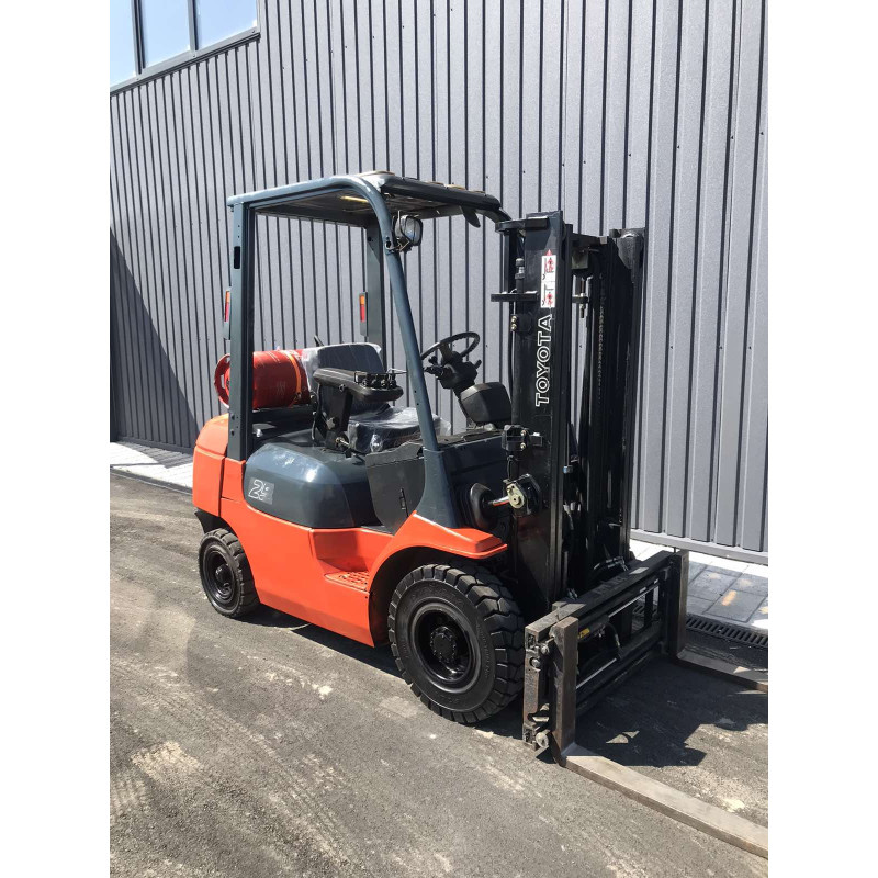 Газ-бензин навантажувач TOYOTA 42-7FGF25.