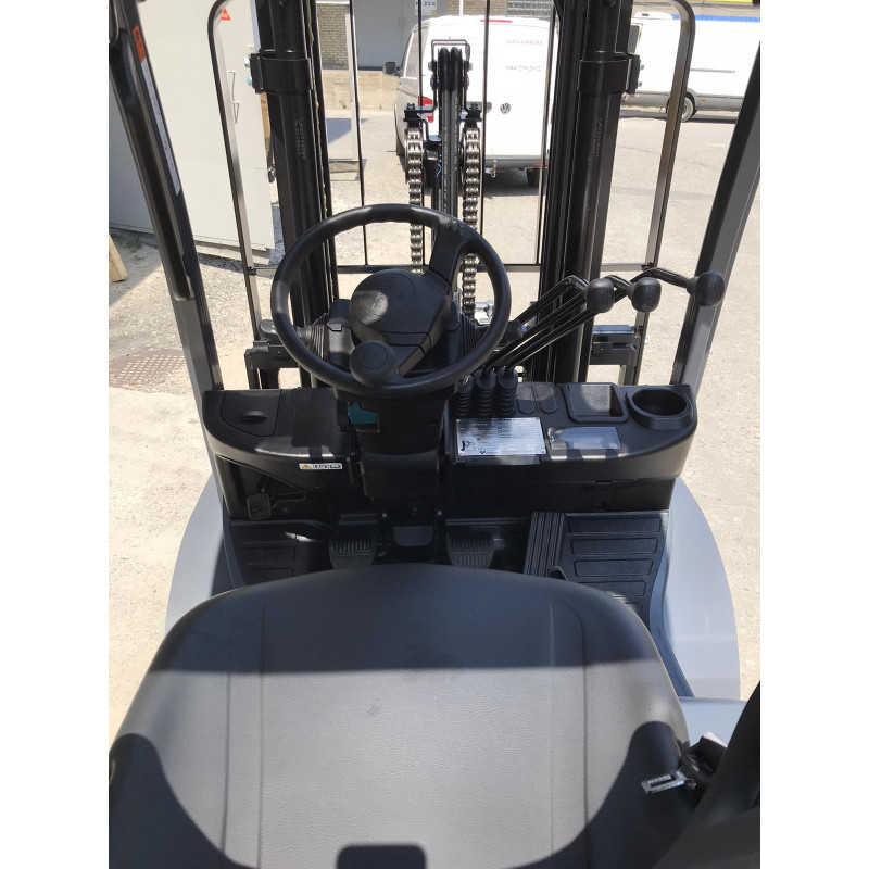 Дизельный погрузчик TOYOTA 02-8 FDF 25.
