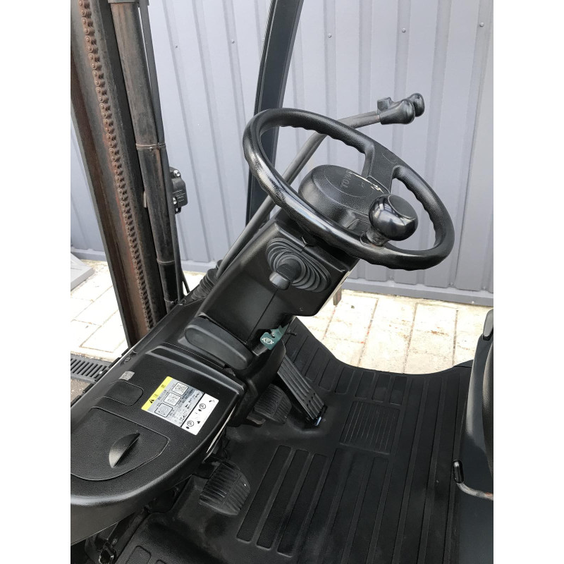 Газ-бензиновый погрузчик TOYOTA 02-8FG15.