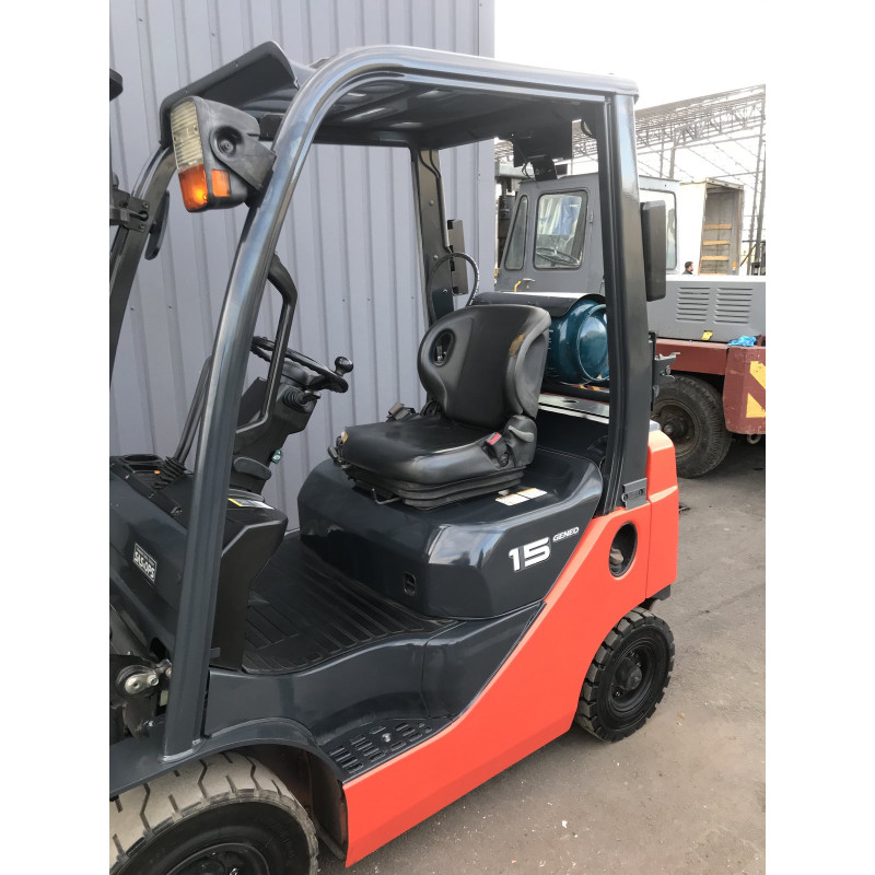 Газ-бензиновый погрузчик TOYOTA 02-8FG15.