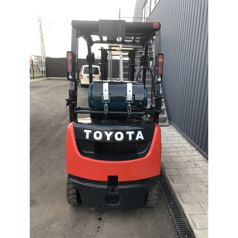Газ-бензиновый погрузчик TOYOTA 02-8FG15.