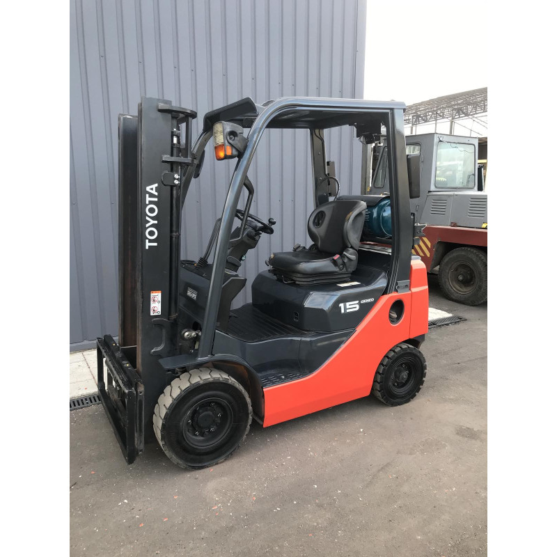 Газ-бензиновый погрузчик TOYOTA 02-8FG15.
