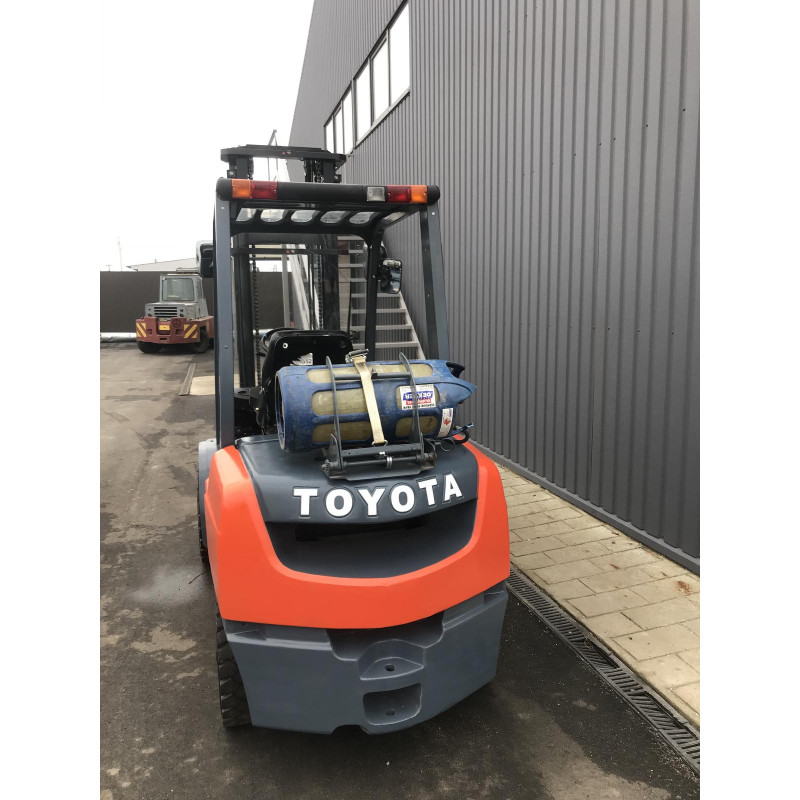 Газовий навантажувач TOYOTA 02-8FGF30. Газовий навантажувач TOYOTA 02-8FGF30.