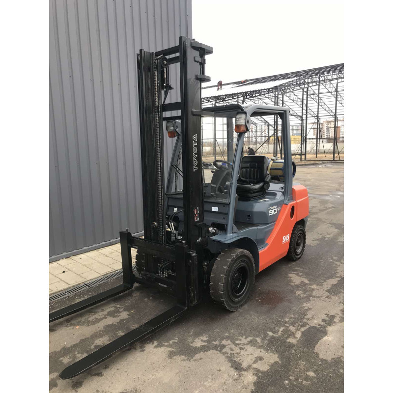 Газовий навантажувач TOYOTA 02-8FGF30. Газовий навантажувач TOYOTA 02-8FGF30.